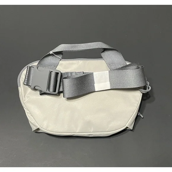 NWT Lululemon All Day Essentials Belt Bag 2.5L (#b2) bin+ - Picture 10 of 12